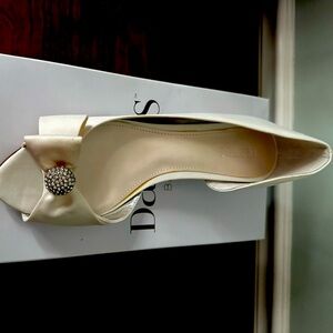 David’s bridal wedge shoe